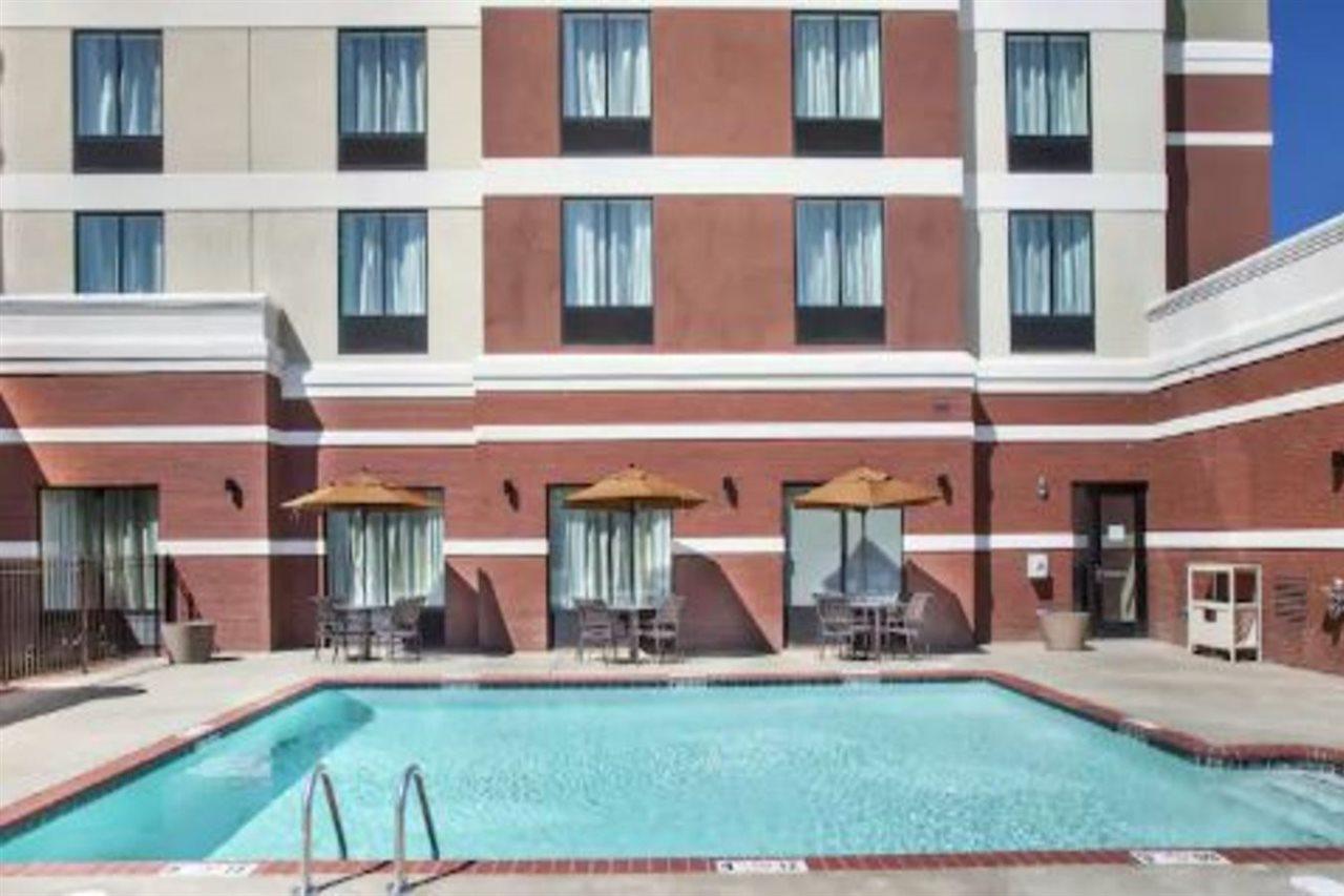 Hilton Garden Inn Jackson/פלואווד מראה חיצוני תמונה