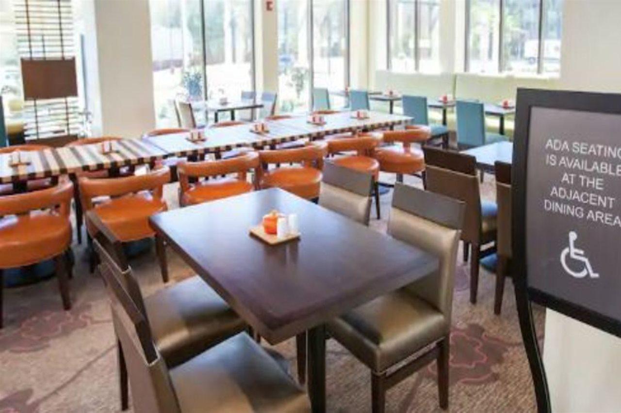 Hilton Garden Inn Jackson/פלואווד מראה חיצוני תמונה